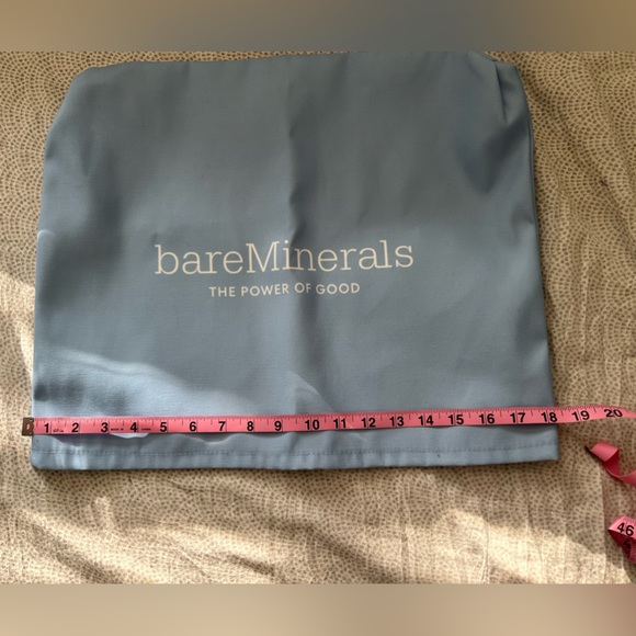 Bareminerals multi purpose cover laptop , monitor etc - Picture 3 of 4